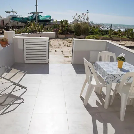 בית נופש U Scrusciu Du Mari - Casuzze Seasound Holidays מרינה די רגוזה